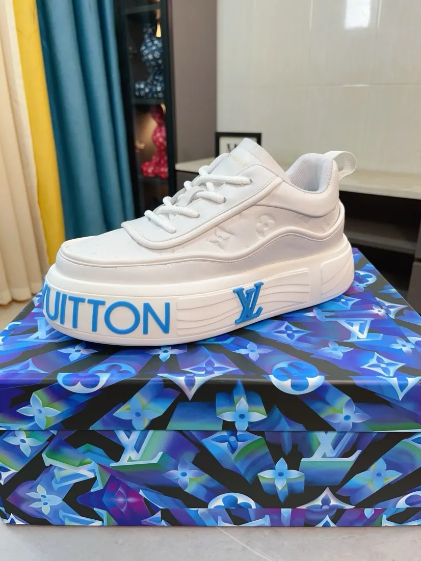 Men's men's shoes 💰560🌸🌸 LV style is novel and fashionable, the upper is made of imported cowhide + LV special materials! Super trendy design! It’s eye-catching! The leather is soft, delicate, shiny and translucent, showing the ultimate in pure handcraftsmanship, and the mesh is soft, comfortable and breathable! Size: 39-44 (38 45 customized)